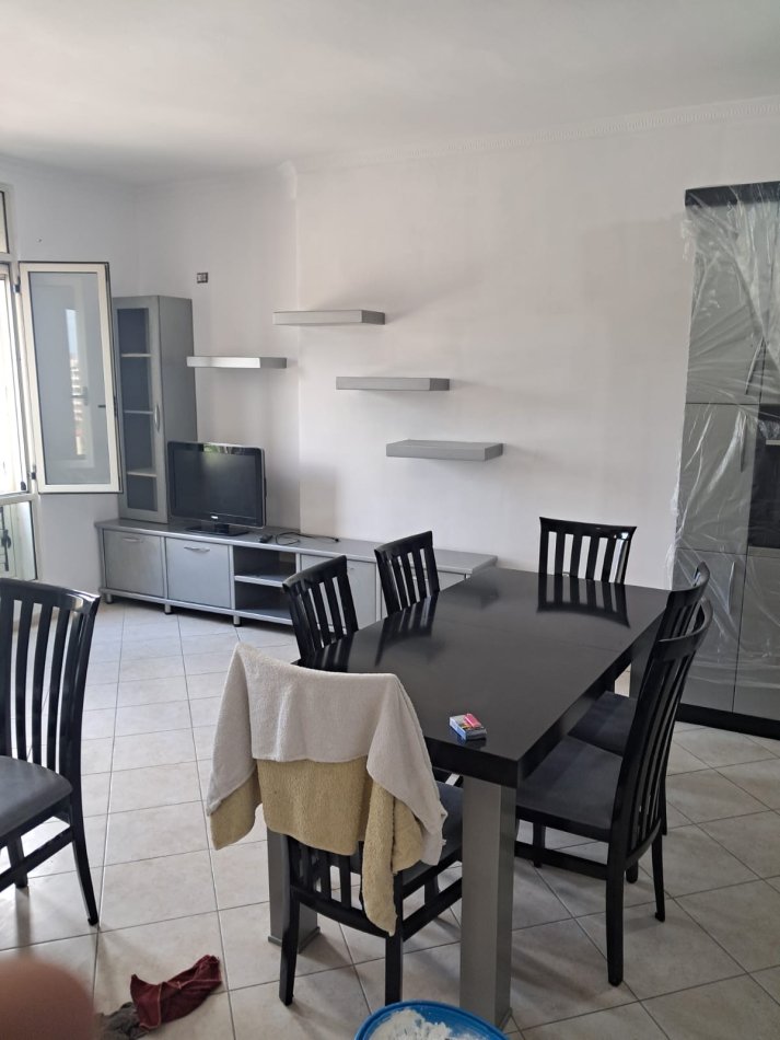 Tirane, jepet me qera apartament 2+1 Kati 5, 120 m² 400 € (Yzberisht)