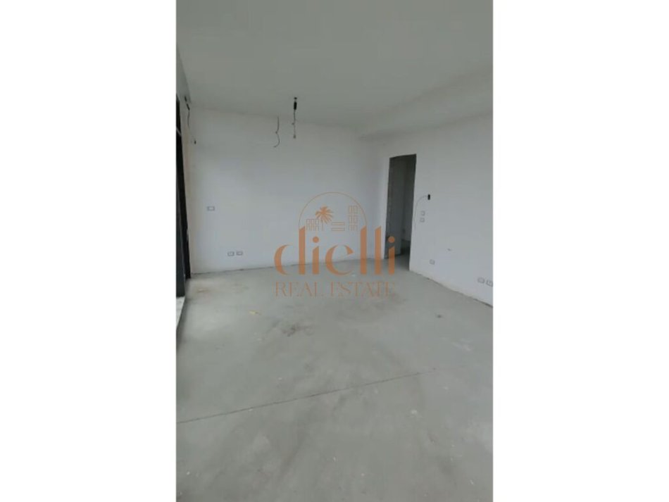 Tirane, shitet apartament 2+1+Ballkon , 131 m²