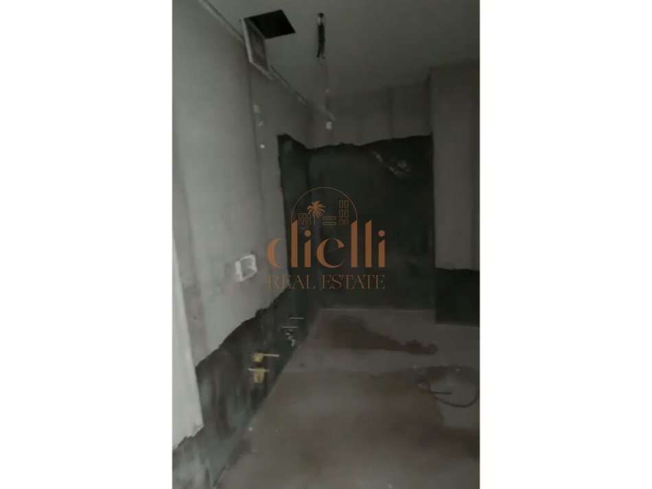 Tirane, shitet apartament 2+1+Ballkon , 131 m²