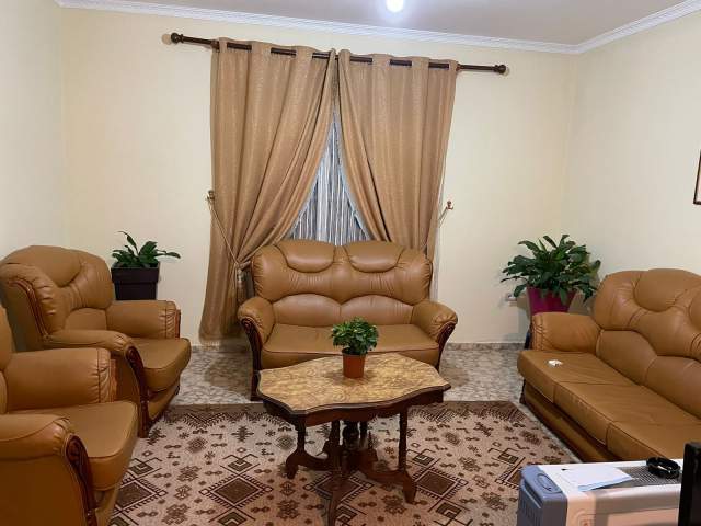 Tirane, jepet me qera shtepi 2+1 Kati 1, 100 m² 35.000 Leke (rruga 3 vellezerit kondi)