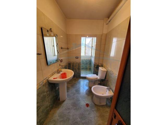 Tirane, jepet me qera apartament 1+1+BLK Kati 3, 60 m² 350 Euro (kongresi lushnjes)