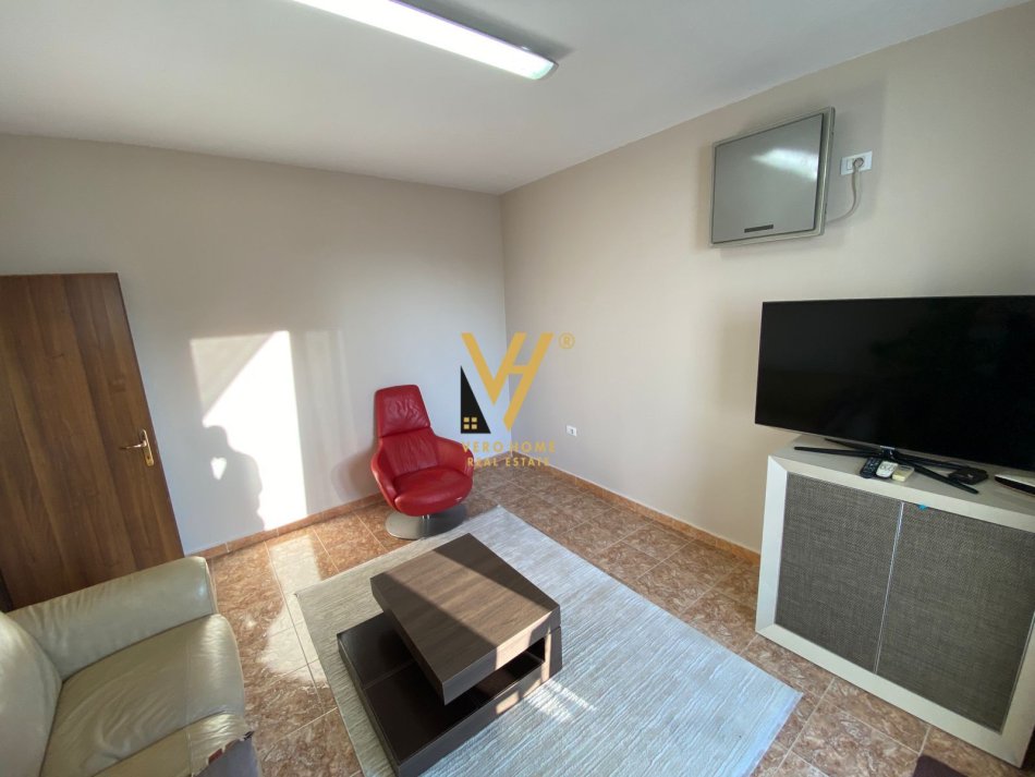 Tirane, jepet me qera apartament 2+1+Ballkon Kati 10, 145 m² 1.500 € (BLLOK)