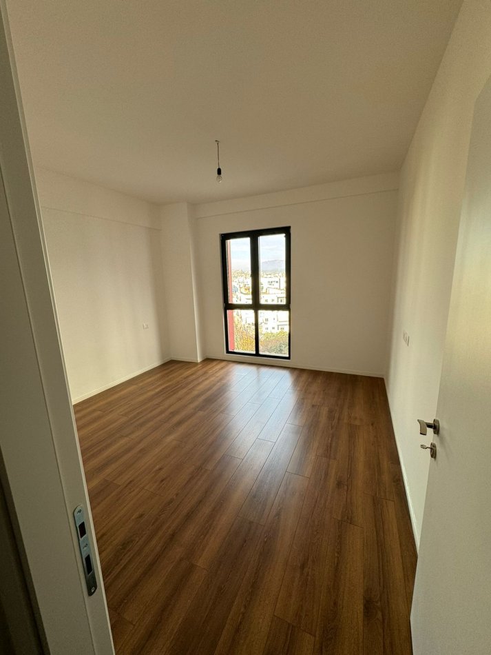 Tirane, jepet me qera apartament 2+1 Kati 4, 100 m² 600 € (Yzberisht)