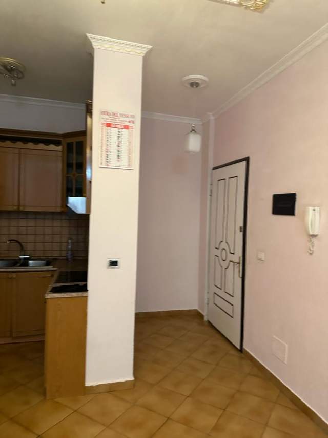 Tirane, jepet me qera apartament 2+1+BLK Kati 2, 88 m² 500 Euro (Komuna Parisit,Kristal Centel)