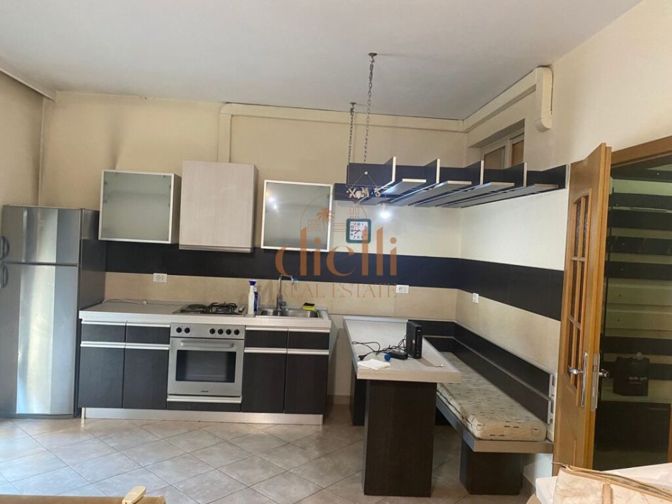 Durres, jepet me qera apartament 1+1+Ballkon Kati 6, 550 € (Zogu I Zi)
