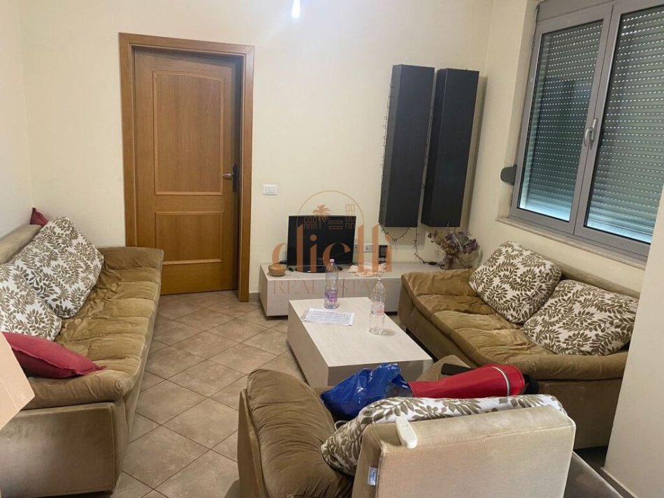 Durres, jepet me qera apartament 1+1+Ballkon Kati 6, 550 € (Zogu I Zi)