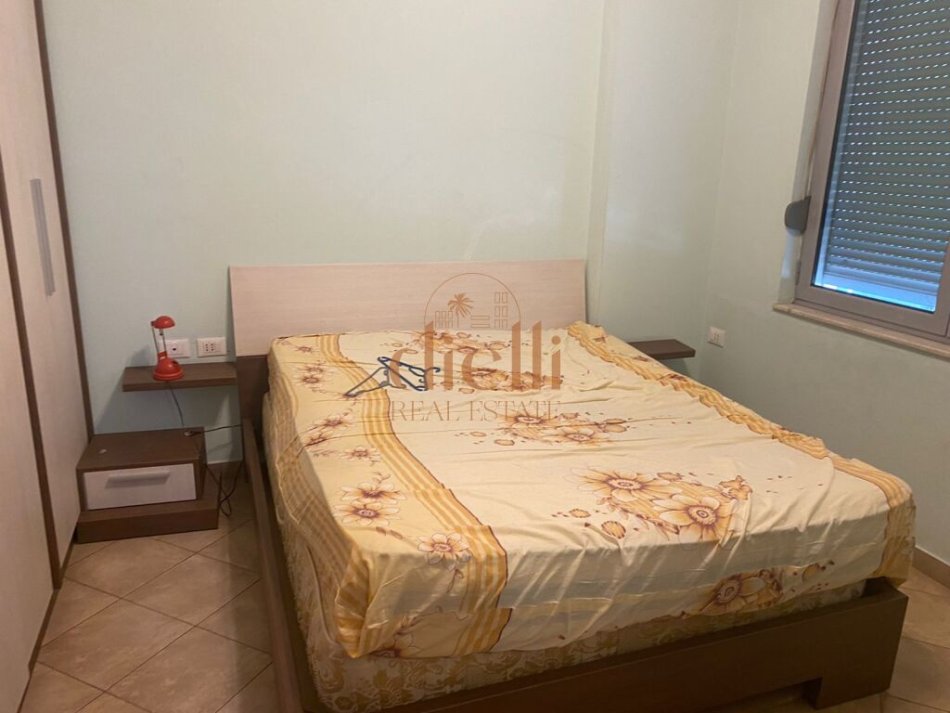 Durres, jepet me qera apartament 1+1+Ballkon Kati 6, 550 € (Zogu I Zi)