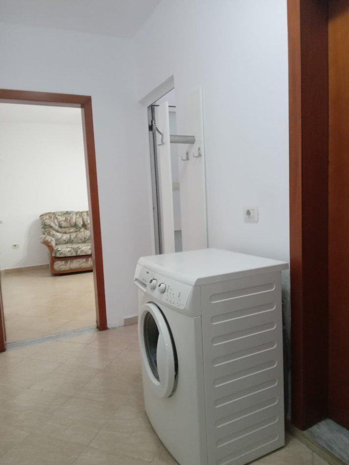 Tirane, jepet me qera apartament 1+1 Kati 4, 50 m² 400 € (Pazari i Ri)