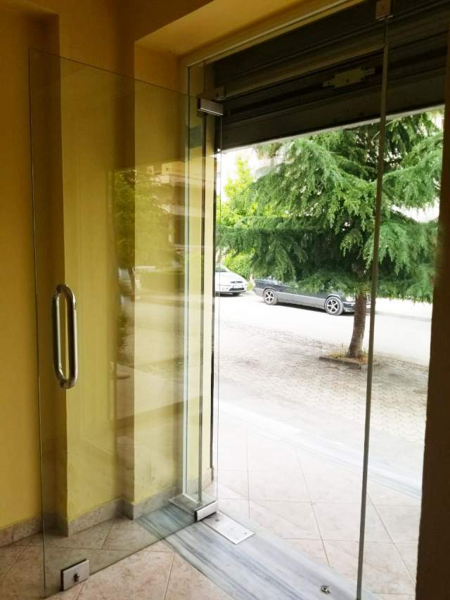 Elbasan, shitet dyqan 18 m² 15.000 Euro