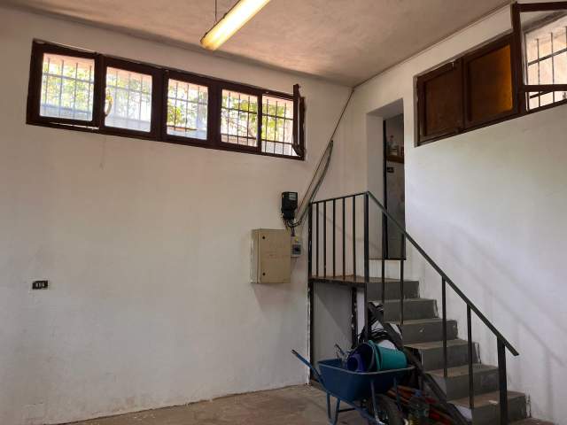 Tirane, jepet me qera magazine Kati 0, 200 m² 45.000 Leke ne Laprake