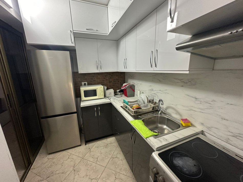 Tirane, jepet me qera apartament 1+1 Kati 3, 74 m² 500 € (myslym shyr)
