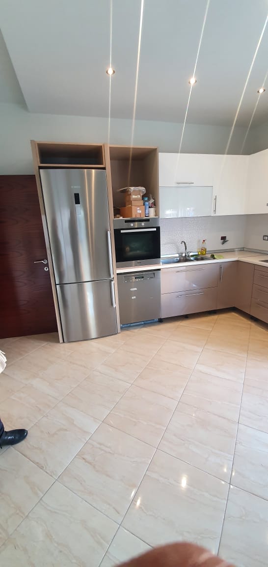 Tirane, shes apartament 2+1+BLK Kati 3, 117 m² 84.000 Euro (fresku)