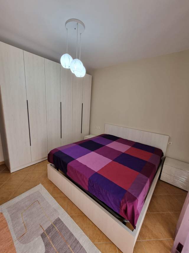 Tirane, jepet me qera apartament 2+1 Kati 2, 96 m² 450 Euro (Blloku i vilave Selite)