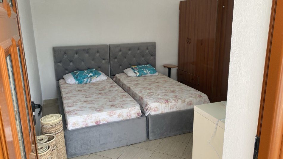 Tirane, jepet me qera apartament 1+1 Kati 2, 70 m² 300 € (ZOGU I ZI)