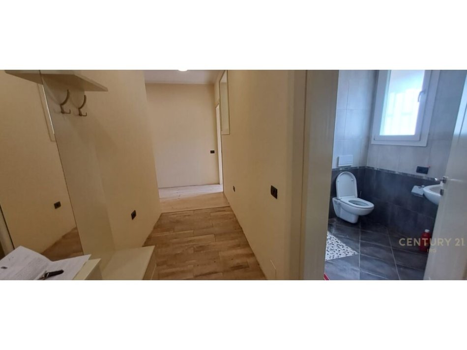 Tirane, shitet shtepi 2+1+Aneks Kati 1, 165.000 € (shtepi private 2+1+2, prane rruges se Kavajes, tek Raiffeisen Bank.)