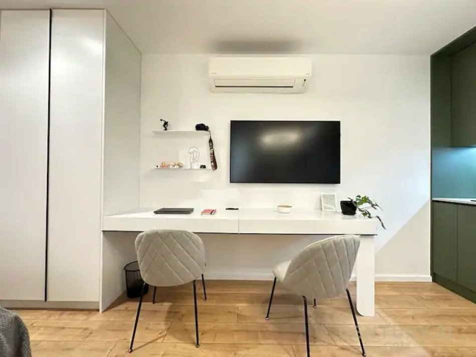 Tirane, shitet garsonier Kati 3, 90 m² (ne zonen e Shallvareve perball me Tajvanin ne nje pallat te ri me ashensor)