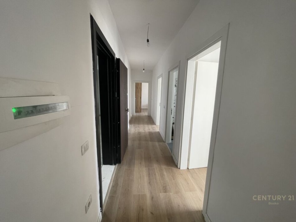 Tirane, shitet apartament 3+1+Ballkon Kati 9, 104 m² 166.000 € (ish Fusha e Aviacionit)