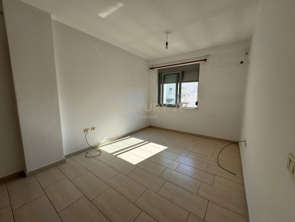 Tirane, shitet apartament 1+1+Ballkon Kati 8, 85.000 € (ne Misto Mame, rruga Besim Alla)
