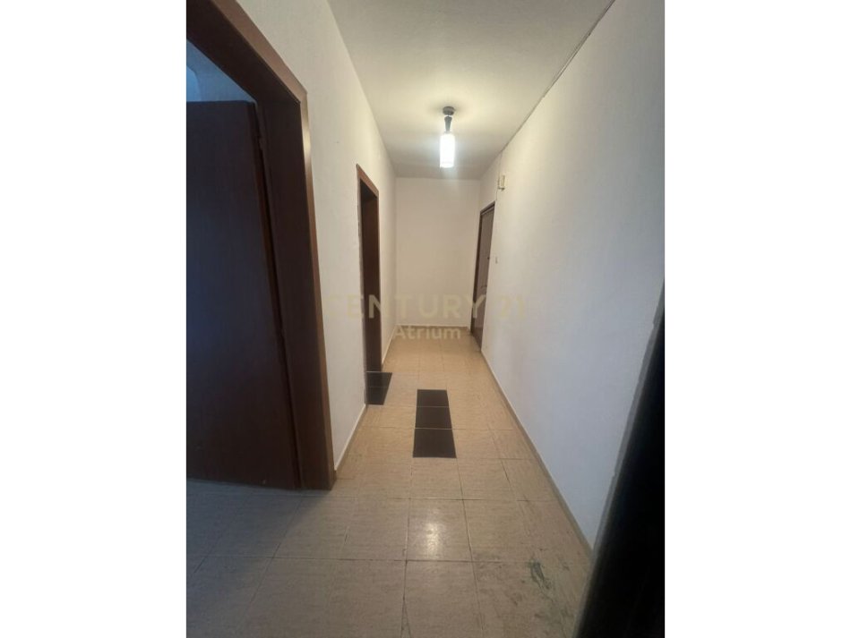 Tirane, shitet apartament 1+1+Ballkon Kati 2, 68.000 € (prane Tregut te ri Elektrik)