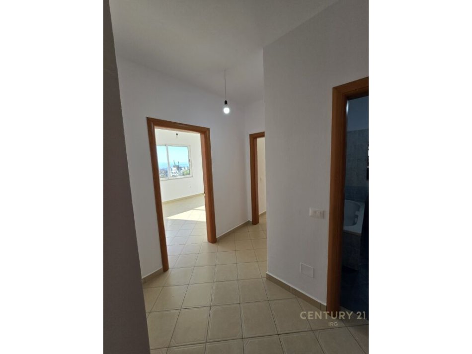 Tirane, shitet apartament 3+1+Ballkon Kati 4, 115 m² 129.000 € (ne Fresk)