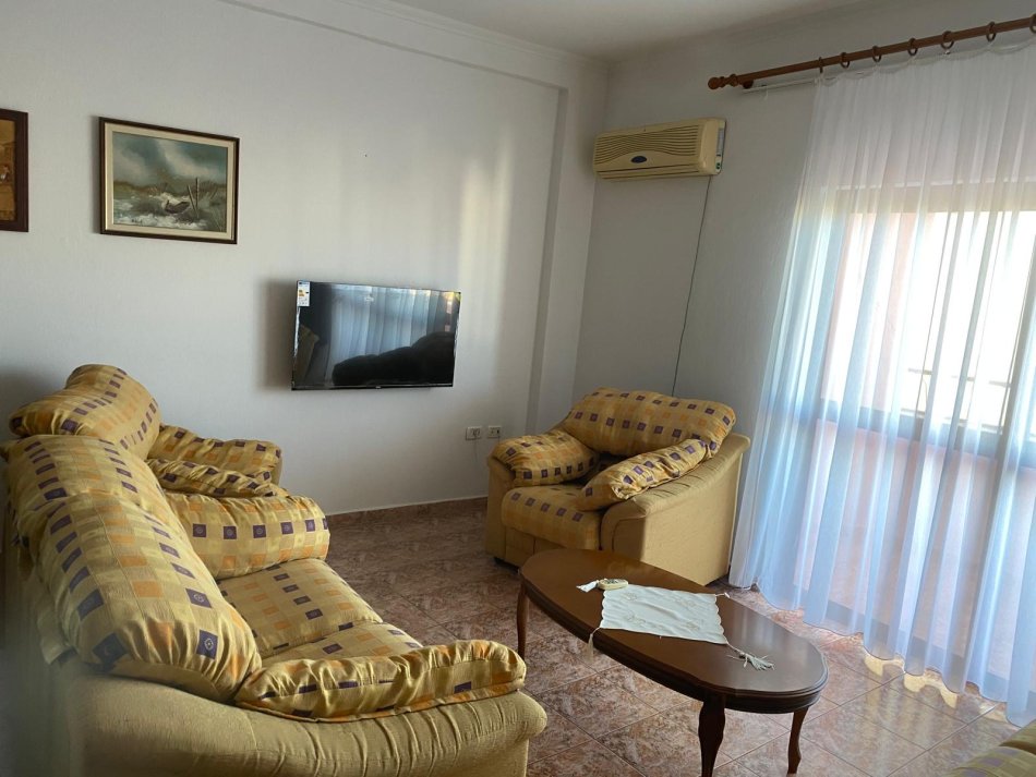 Tirane, jepet me qera apartament 2+1 , 500 € (Inxhinjeria e ndertimit)