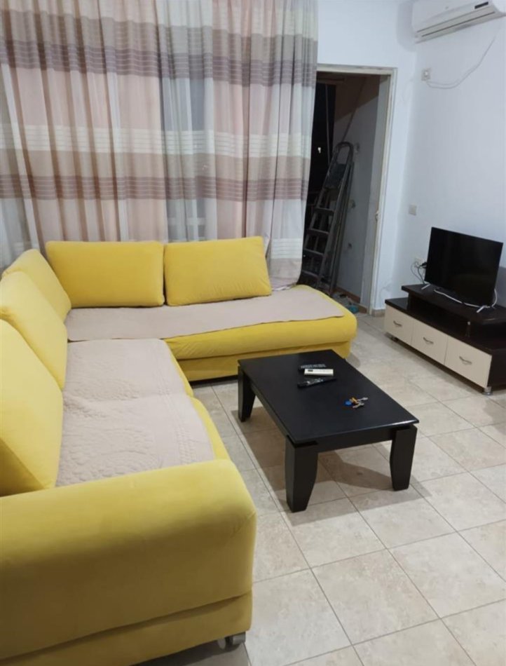 Tirane, jepet me qera apartament 1+1 Kati 9, 130 m² 400 € (21 dhjetori)