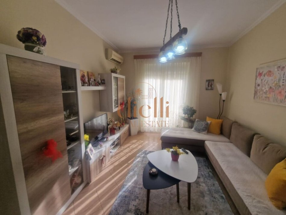 Tirane, shitet apartament 3+1+Ballkon Kati 4, 100 m² 220.000 € (Ish Blloku)