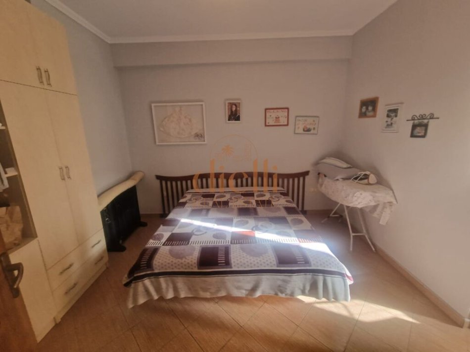 Tirane, shitet apartament 3+1+Ballkon Kati 4, 100 m² 220.000 € (Ish Blloku)