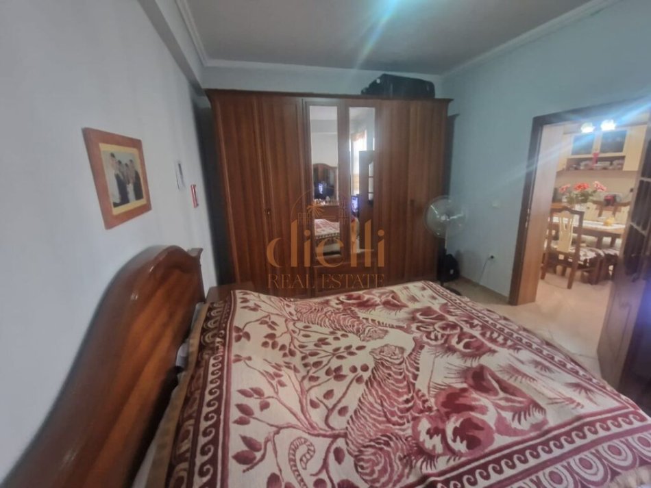 Tirane, shitet apartament 3+1+Ballkon Kati 4, 100 m² 220.000 € (Ish Blloku)