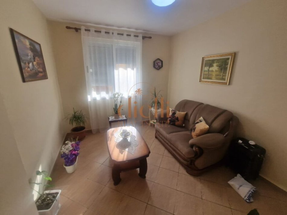 Tirane, shitet apartament 3+1+Ballkon Kati 4, 100 m² 220.000 € (Ish Blloku)