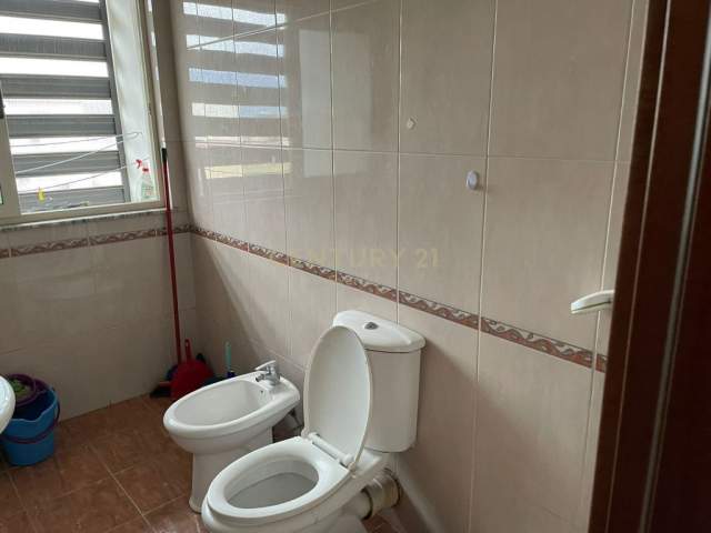 Tirane, jepet me qera apartament 1+1+BLK Kati 11, 54 m² 350 Euro (ISH FUSHA E AVIACIONIT)