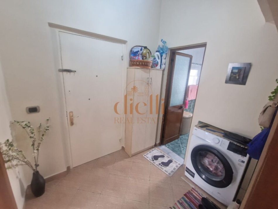 Tirane, shitet apartament 3+1+Ballkon Kati 4, 100 m² 220.000 € (Ish Blloku)