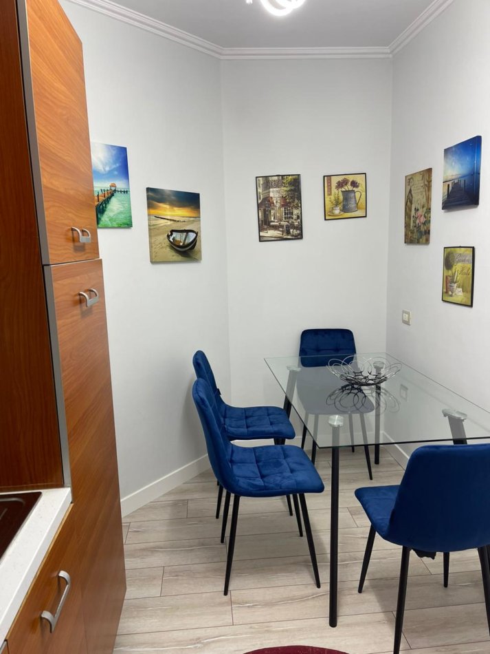 Tirane, jepet me qera apartament 1+1, Kati 3, 70 m² 700 € (Rruga e Kosovareve)