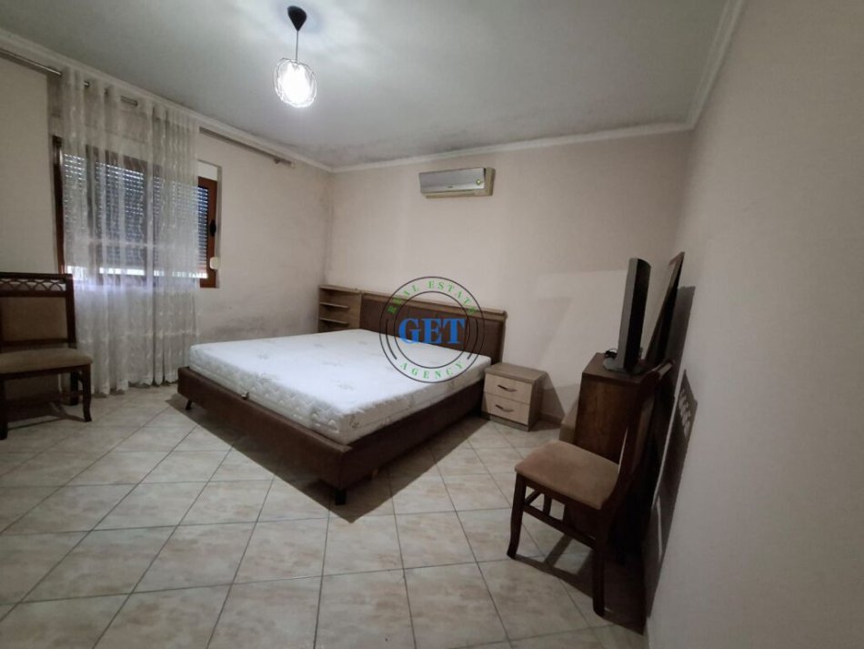 Durres, jepet me qera shtepi+DY AMBJENTE BIZNESI , 500 m² 600 € (Ish URT)