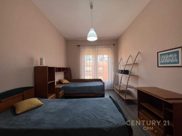Tirane, jepet me qera apartament 2+1 Kati 8, 750 Euro (kompleksi delijorgji)