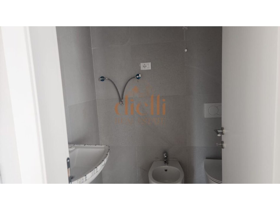 Tirane, jepet me qera apartament 2+1+Aneks+Ballkon Kati 3, 1.000 € (Lake View Residence)