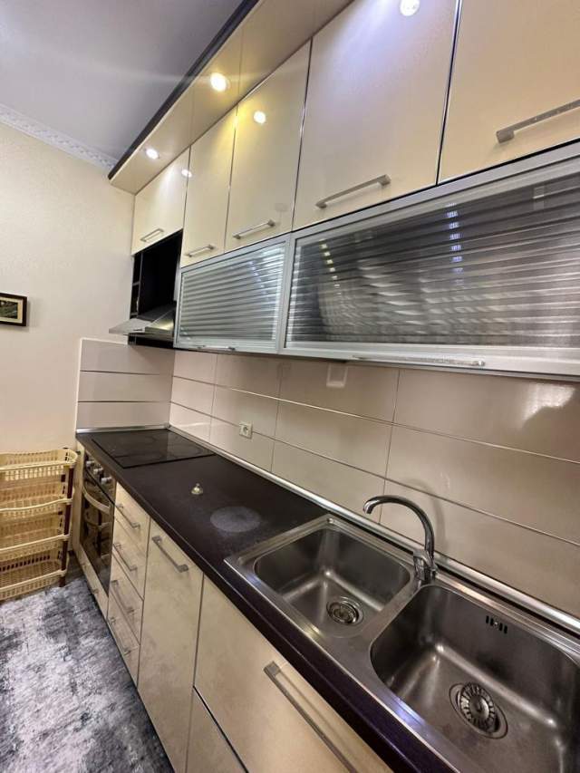 Tirane, jap me qera apartament 2+1+BLK Kati 6, 100 m² 800 Euro (Selvia)