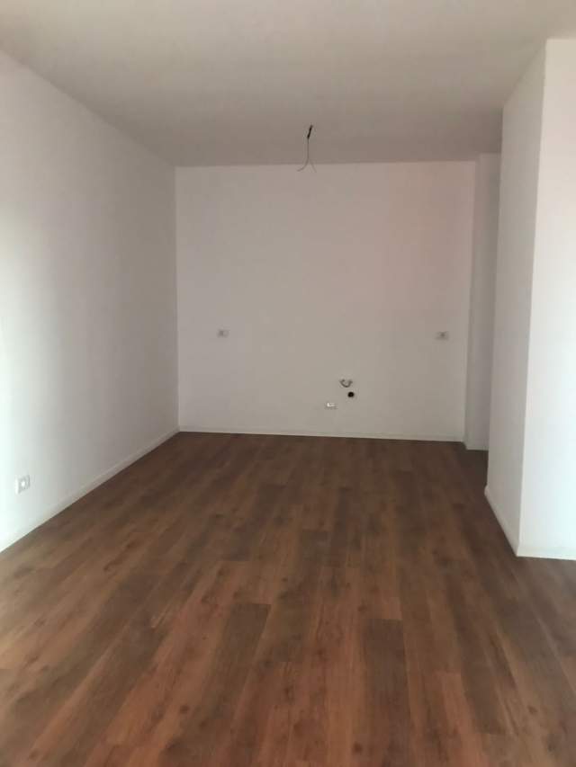 Tirane, jepet me qera apartament 2+1+BLK Kati 2, 86 m² 350 Euro (pallati Eglos)