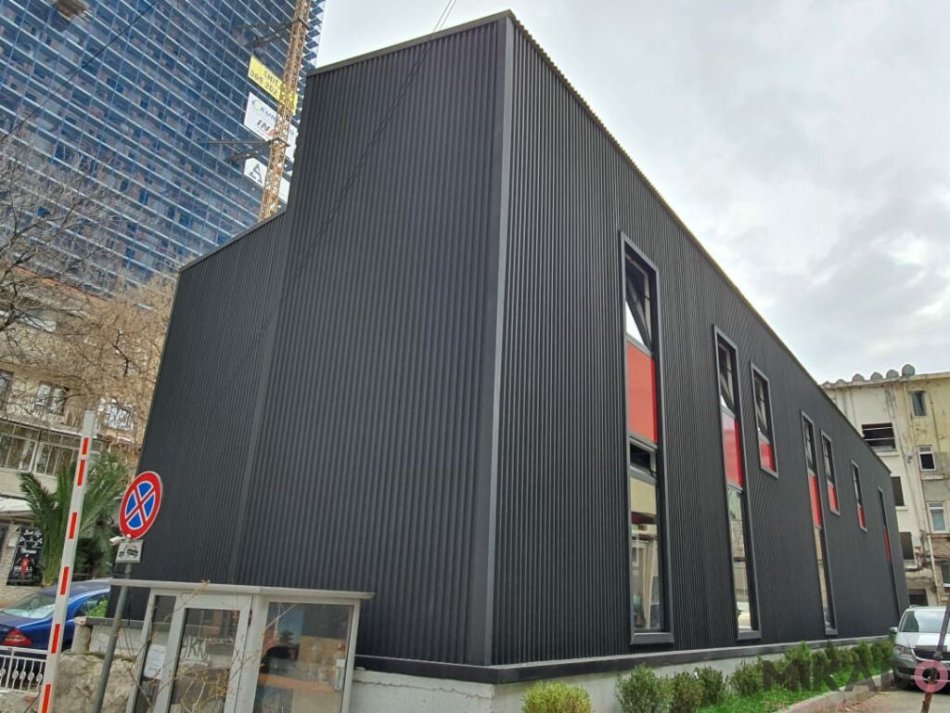 Tirane, jepet me qera ambjent biznesi , 350 m² 5.000 € (Rruga e Kavajes)