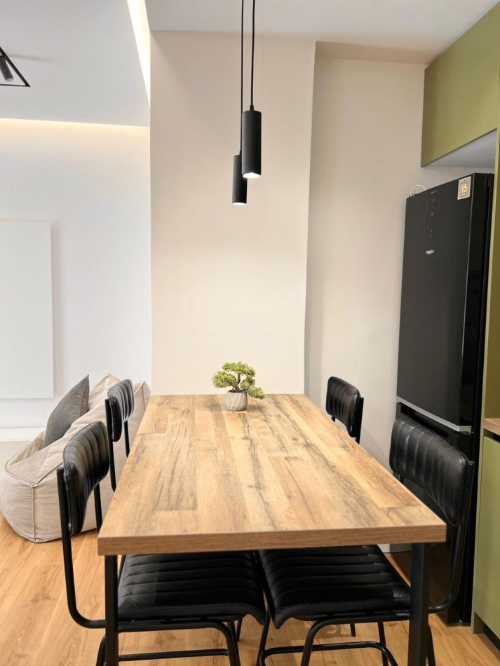 Tirane, jepet me qera apartament 1+1+Ballkon Kati 2, 72 m² 700 € (Komuna Parisit)