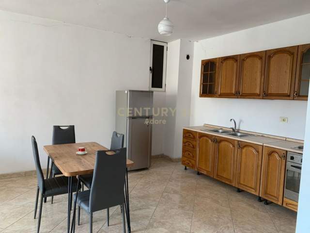 Tirane, jepet me qera apartament 1+1+BLK Kati 5, 67 m² 300 Euro
