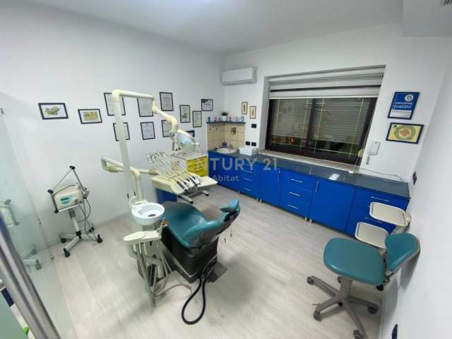 Tirane, jepet me qera ambjent biznesi Kati 0, 80 m² 1.000 Euro (tirane)