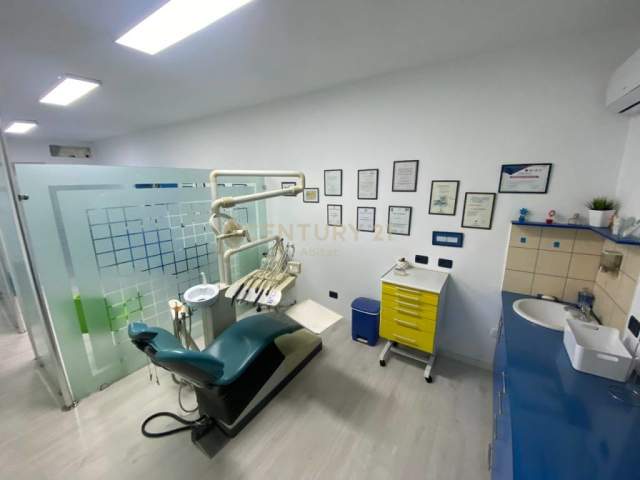 Tirane, jepet me qera ambjent biznesi Kati 0, 80 m² 1.000 Euro (tirane)