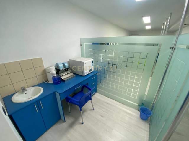 Tirane, jepet me qera ambjent biznesi Kati 0, 80 m² 1.000 Euro (tirane)