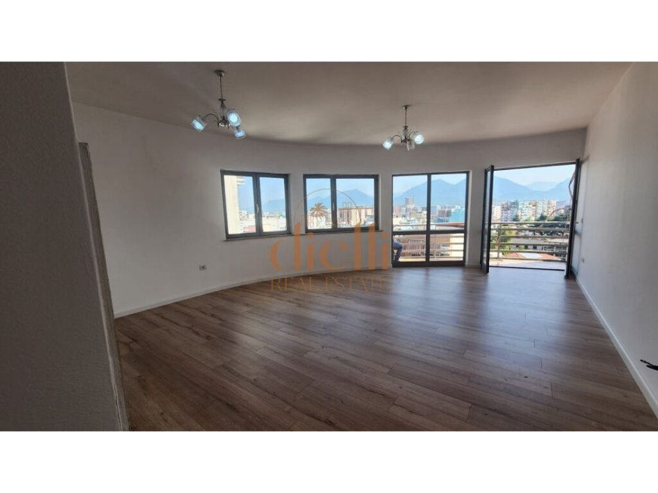 Tirane, shitet apartament 1+1+Ballkon Kati 8, 76,3 m² 155.000 € (Zogu I Zi)