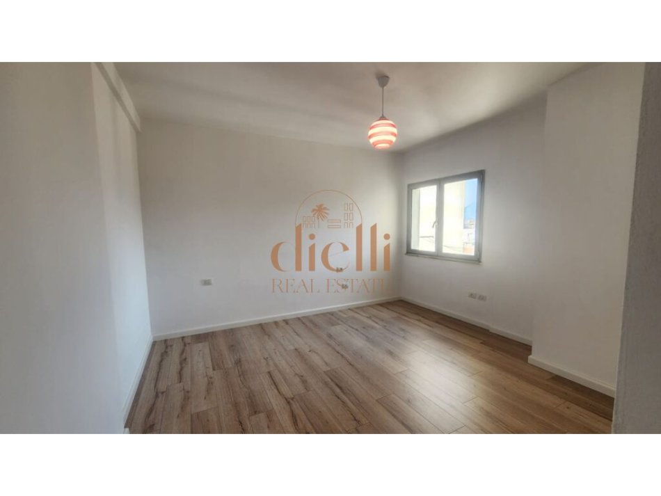 Tirane, shitet apartament 1+1+Ballkon Kati 8, 76,3 m² 155.000 € (Zogu I Zi)