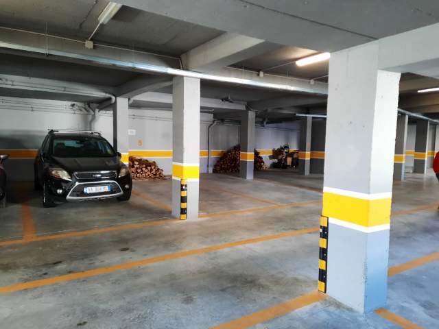Tirane, jepet me qera apartament Kati 2, 117 m² 550 Euro (rruga farkes)