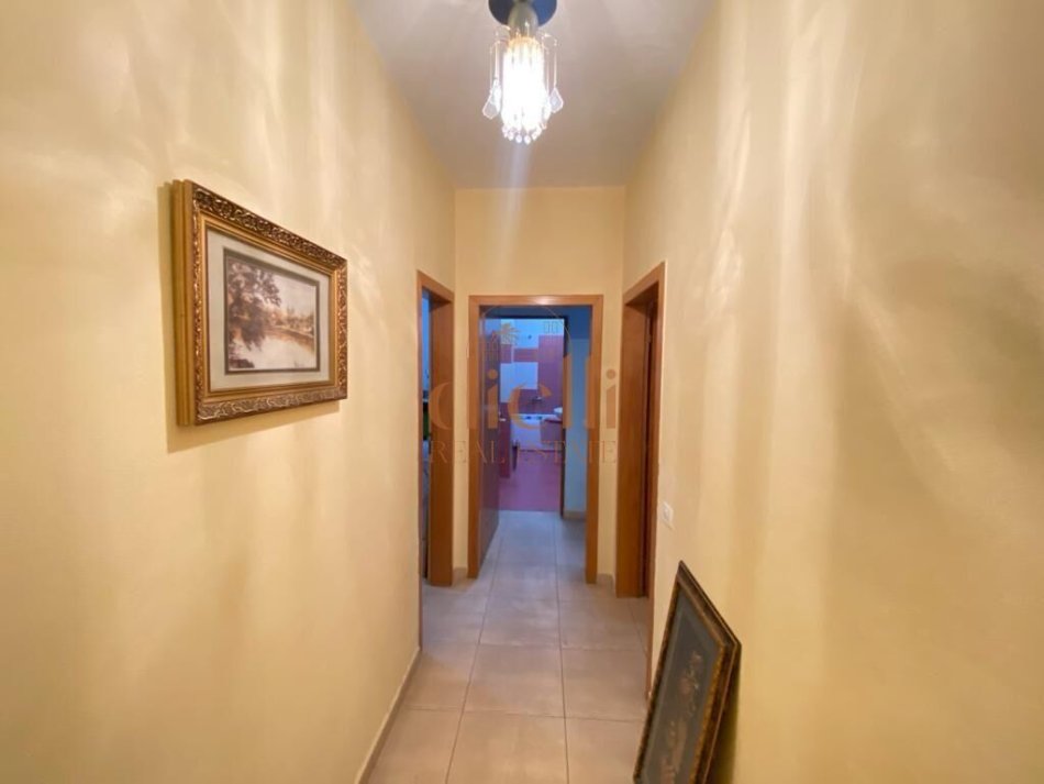 Tirane, shes 2+1+Ballkon Kati 5, 115 m² 97.000 € (Institut, Kamez)