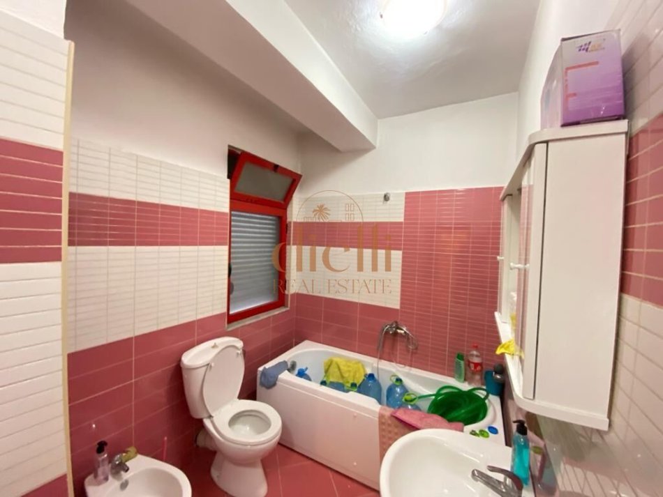 Tirane, shes 2+1+Ballkon Kati 5, 115 m² 97.000 € (Institut, Kamez)