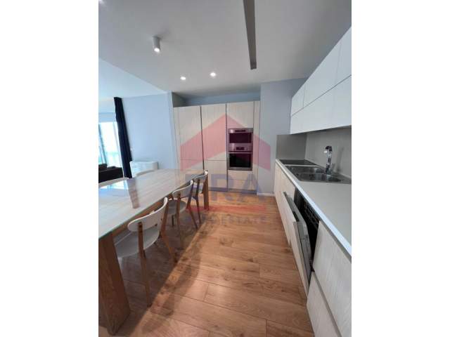 Tirane, jepet me qera apartament 120 m² 2.000 Euro (Dervish Hima)